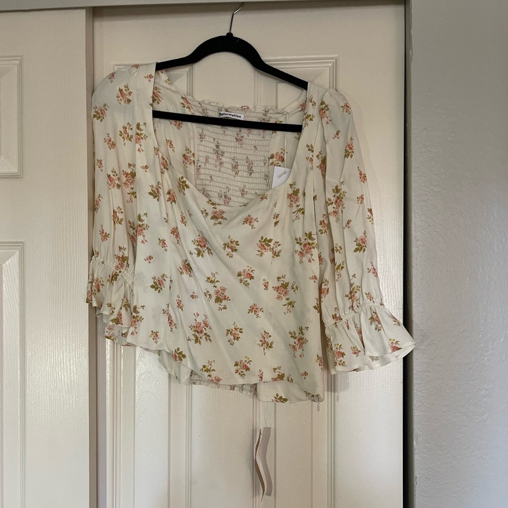 Cute flower top.Reformation
